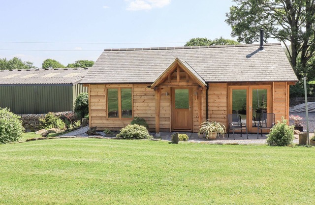ULVERSTON HOUSE ANNEX, romantic, character holiday cottage in Darley