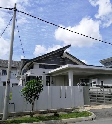 UmarHarraz Homestay#Malay Family Staycation#PEACEFUL AND SPACIOUS#NETFLIX N YOUTUBE#POOL FOR KIDS