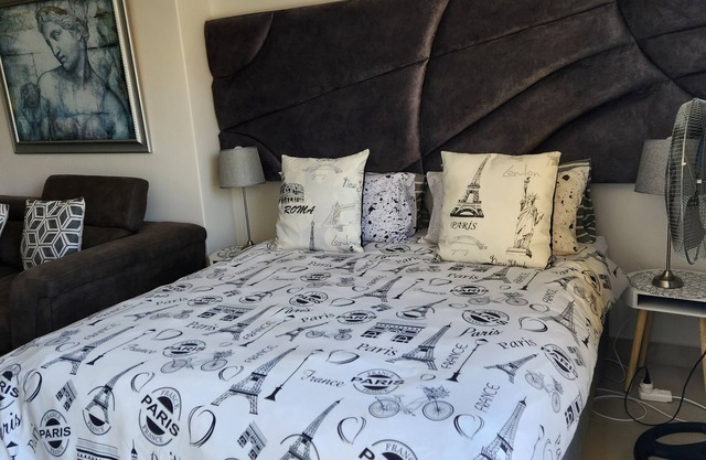 UMHLANGA Rocks Bookings apartment NEAR GATEWAY.