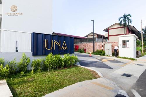 Una 