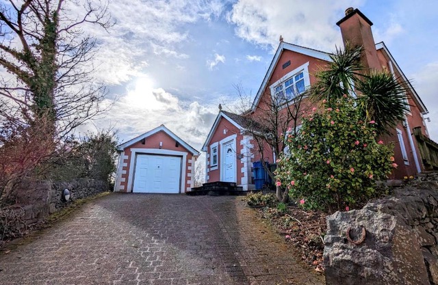 Unbeatable Llanberis Location, Detached with Parking, Snowdon Views.