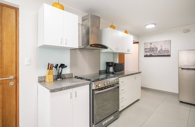 Unbeatable! Stylish, Spacious APT near Miraflores!