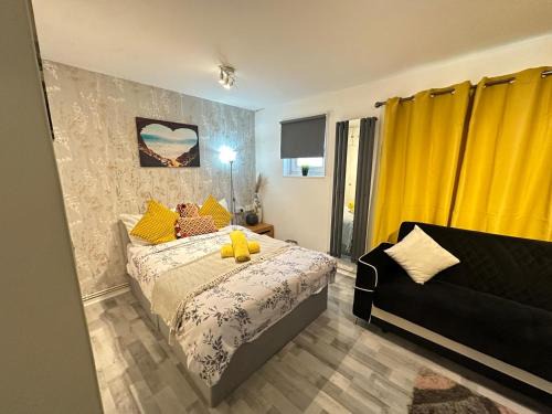 UNDER NEW MANAGEMENT Studio apartment in London, Bethnal Green