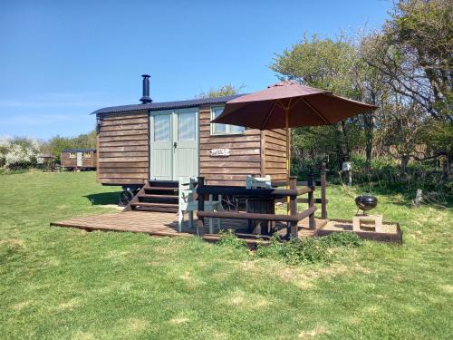Under the Stars Shepherds Huts at Harbors Lake