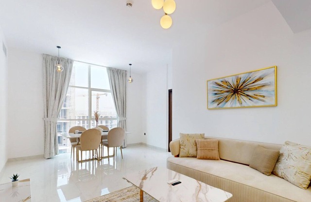 Uni Estate - Pristine One Bedroom
