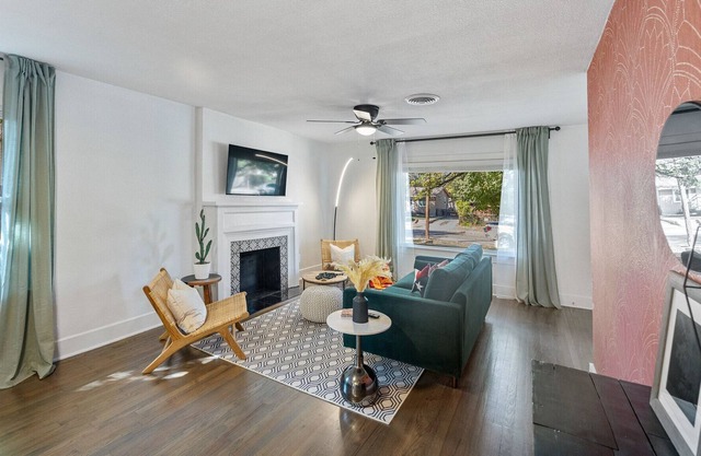 Unique 2BR/2BA rancher w/ hot tub in Oak Cliff