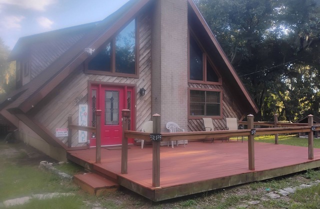 Unique A-Frame wloft, pool, & RV pad 17 minutes from Silver Springs State Park