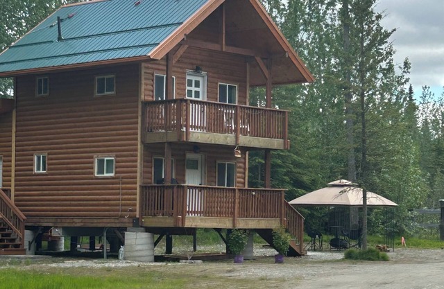 Unique Cabin in Fairbanks, see the Aurora, fish/snow machine from the property