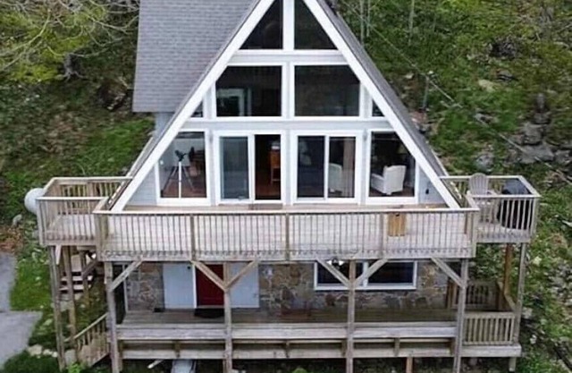 Unique Chalet Close to the Best of High Country