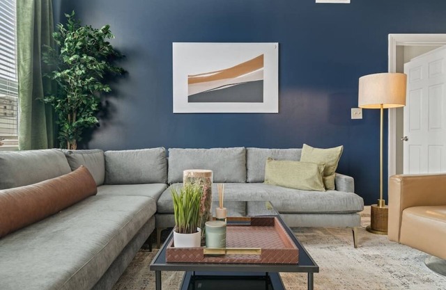 Unique | Chinatown | Bunkbeds | Hosted By StayRafa