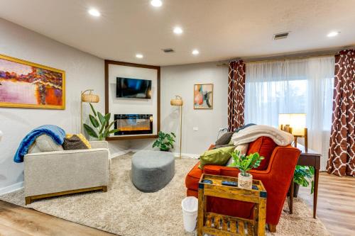Unique, Convenient Couples Apt Near Dtwn Flushing