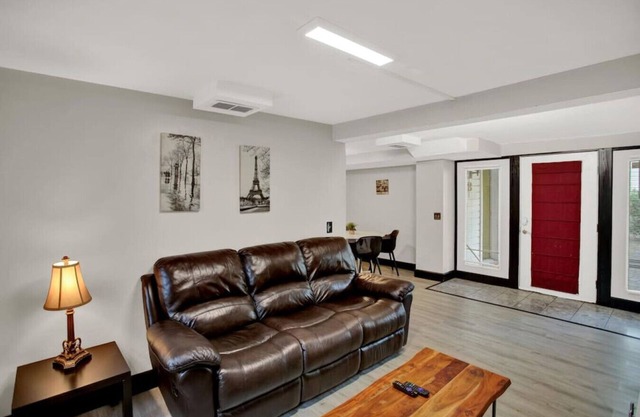 Unique Downtown 2br 2ba close to everything Apt.B