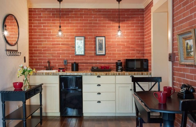 Unique Downtown Retreat w/Cozy Lounge & Serene Garden Courtyard