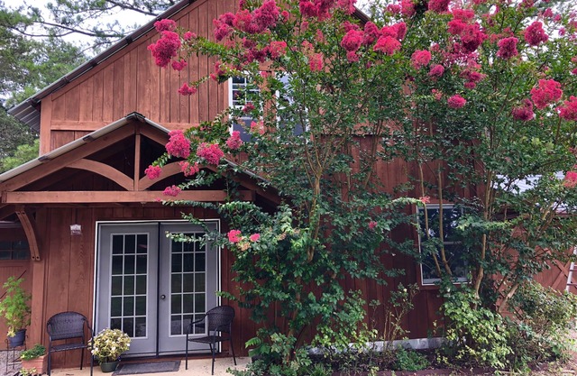 Unique farm guest house close to Chattanooga, TN- great for families and dogs