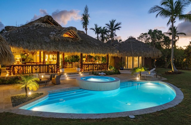 Unique Haven: Free access to Eden Roc Beach Club