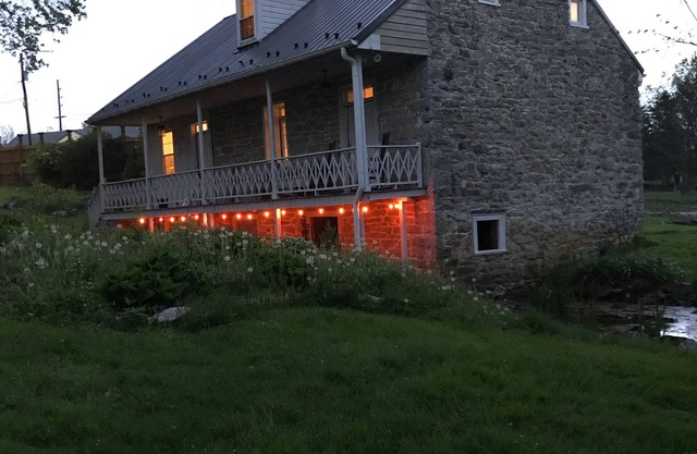 UNIQUE HISTORIC COTTAGE - SPRINGHOUSE 1803
