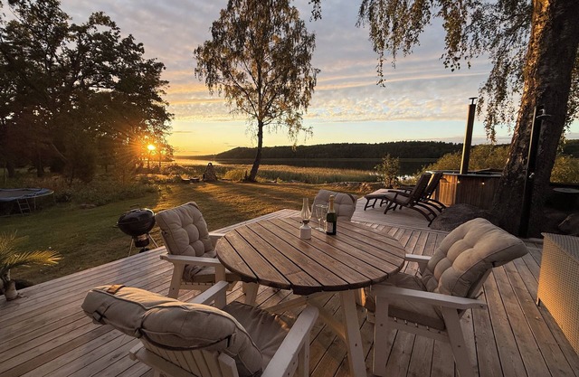 Unique Island Escape on Lake Roxen with Stunning Panorama Views, boat included