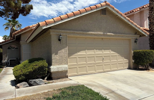 Unique location House 2 beds 2 baths SWIMMING POOL, nice terrace garage attached