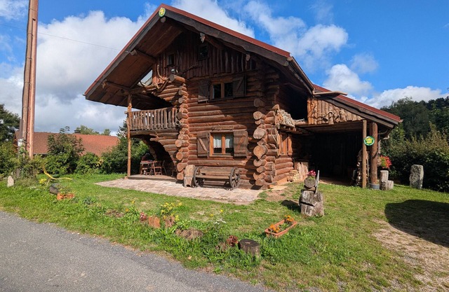 Unique log house with balcony and terrace in the Vosges