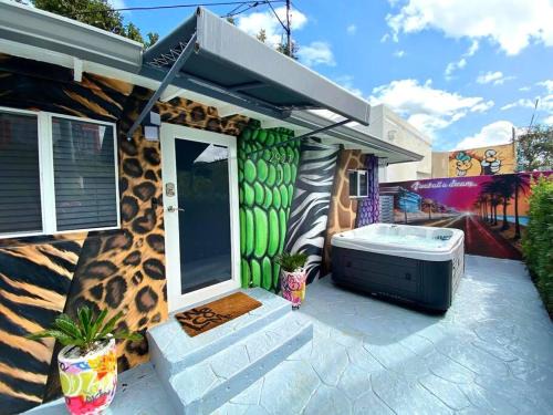 Unique Miami Art Escape w/HotTub, Arcade & Murals