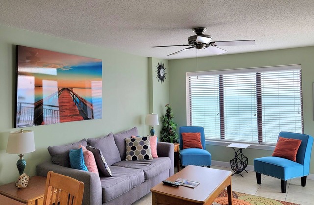 Unique Panoramic Ocean View condo, 3 BR/3 BATHS Corner Unit.