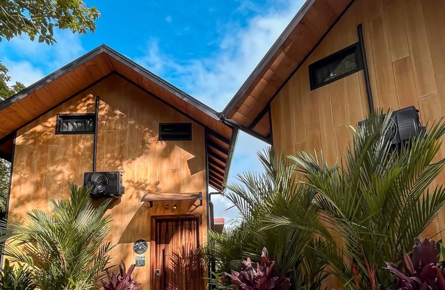 Unique romantic cabin with hot tub surrounded by forest (ideal for couples)