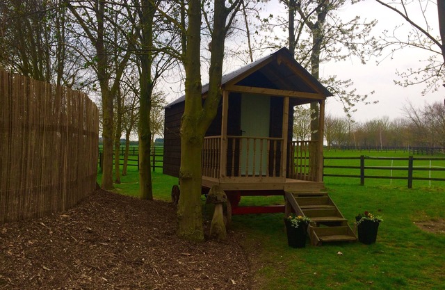 Unique Shepherds hut retreat in a beautiful farm setting close to cambridge