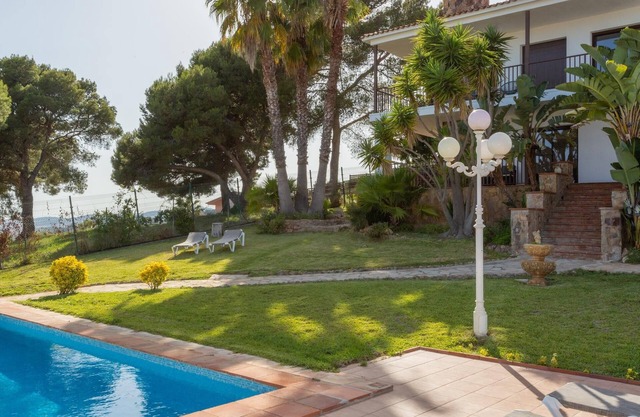 Unique space with private pool 2km from beach