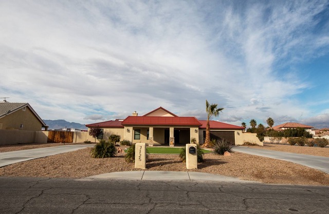 Unique Spacious 5 bedroom Villa with courtyard pool