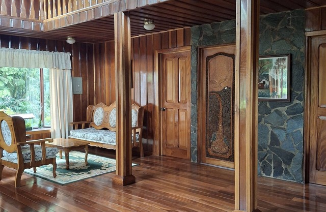 Unique, spacious, and comfortable Chalet in ideal Monteverde location.