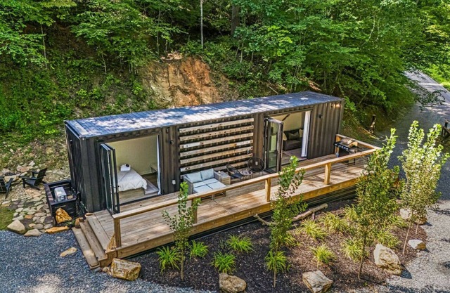 Unique Stay - 5 Star - Great Location - "Grounded"