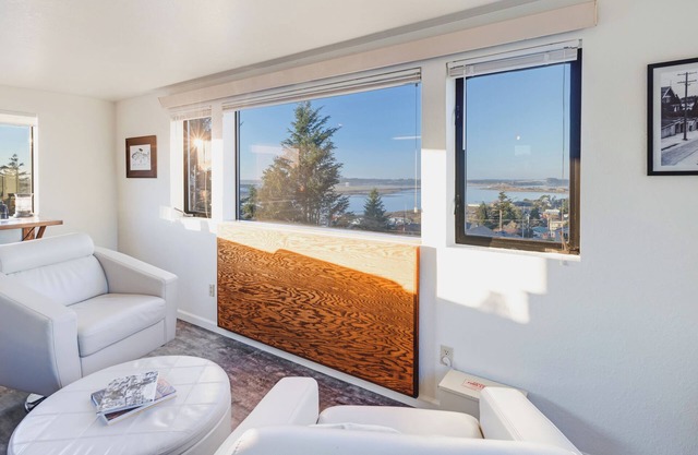 Unique Tower house with breathtaking views, private hot tub & cold plunge