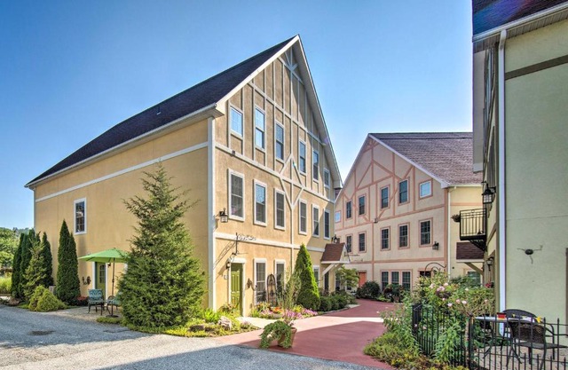 Unique Townhouse in Bavarian-Style Neighborhood!