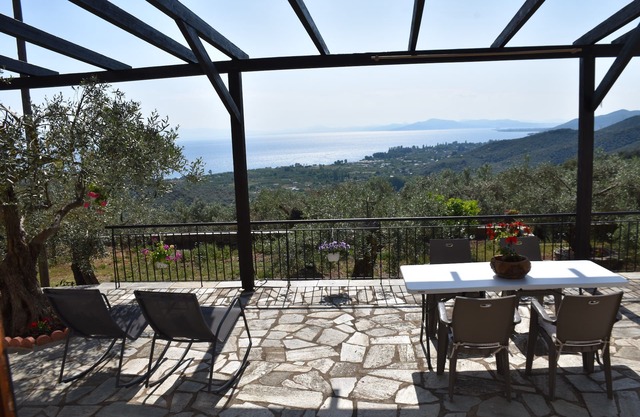 UNIQUE TRADITIONAL STONE HOUSE IN PELION (ZERVOCHIA AFISSOS) GREECE