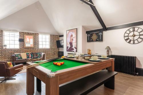 Unique, Vibrant Apartment Close to Seafront