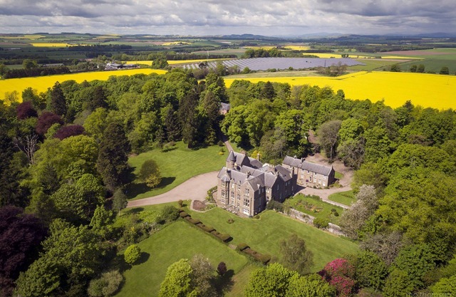 Unique Victorian mansion house with period details - 14 bedrooms.