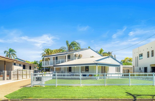 Unit 1 Anna, 1 Bedroom Unit Beachside Mackay at beautiful Lamberts Beach, AU