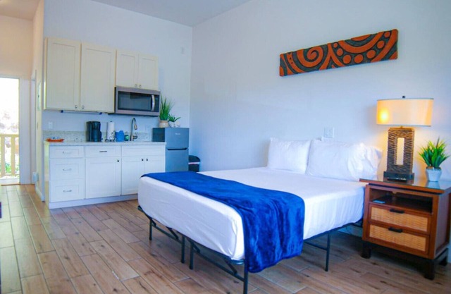 Unit 4 Maui Ohana Modern Studio