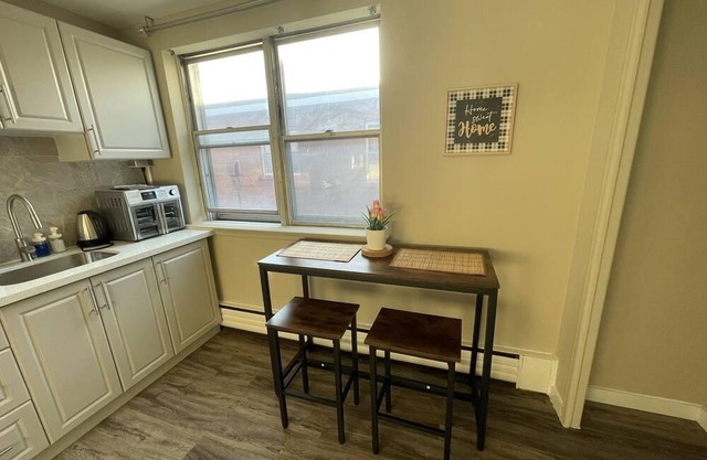 Unit 4D - Large Bedroom with private bathroom, work desk, WI-FI and parking