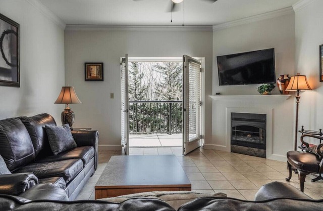 Unit 5204 - FREE Attraction Ticket with EACH night Stay Including Dollywood