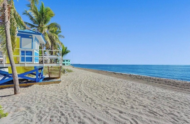 UNIT #6 Waves on Desoto 1 bedroom with pool