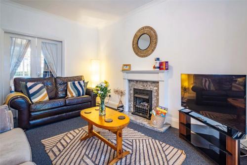 University View-Off-Street Parking-Sleeps 8-Fast WiFi