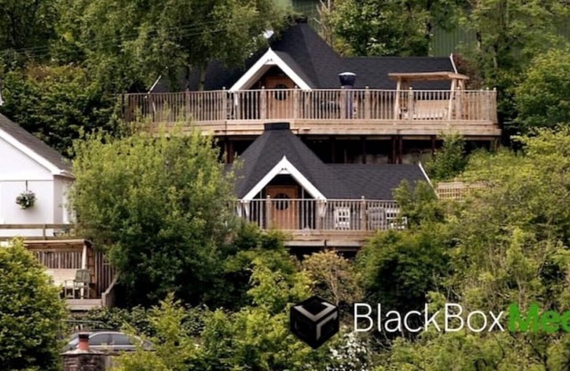 Unmissable Views | Outdoor Bath | Custom Design