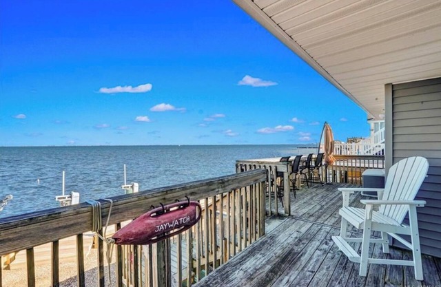 Unobstructed bay front house