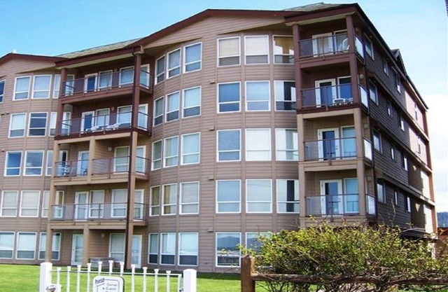 Unobstructed Ocean View 1 bed/2 bath Condo