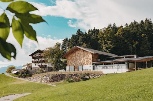 Untermathonhof Vöran - Apartments with Farmyard Experience and homemade Breakfast