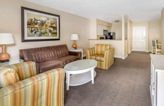 Unwind and Explore | Your Palm Springs Retreat! 4 Stunning Suite w/ Balcony