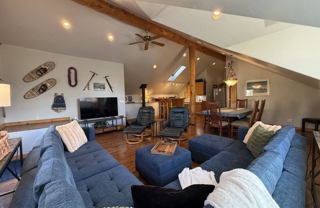 Unwind at Lookout Retreat - Your Mountain Escape near Sun Valley