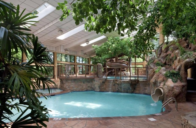 Unwind in Gatlinburg's Lap of Comfort! Indoor Swimming Pool, Pets Allowed!