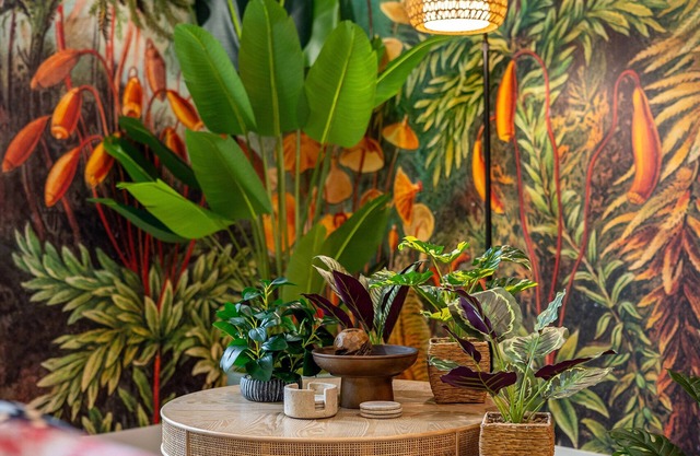 Unwind in Luxury 4 bedrooms Tropical Jungle house with King Beds, Yoga, Games